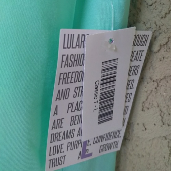 LuLaroe mint green classic T blouse NWT - Picture 2 of 8